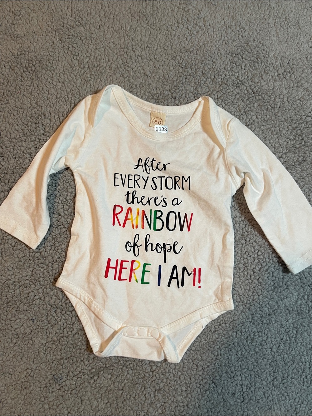Baby Unisex White Long Sleeve Rainbow “Here I Am” Bodysuit Size 80 / 12-18M